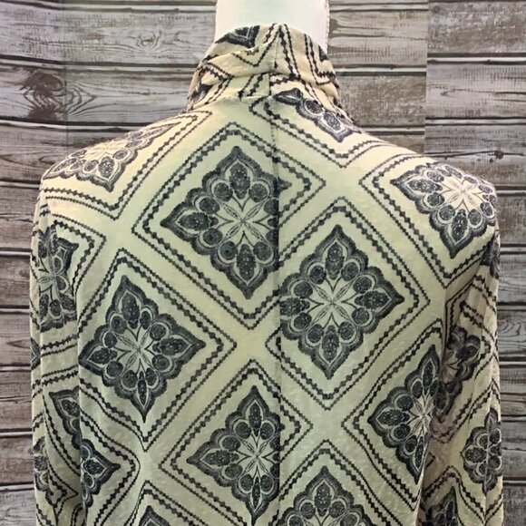 CHARLOTTE RUSSE Light Weight Cardigan Wrap - Picture 6 of 6